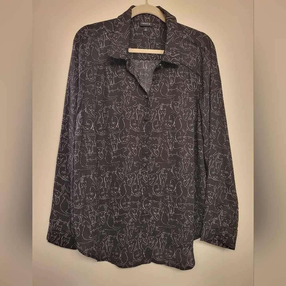 Torrid Black Long Sleeve Shirt with White Cat Line Art